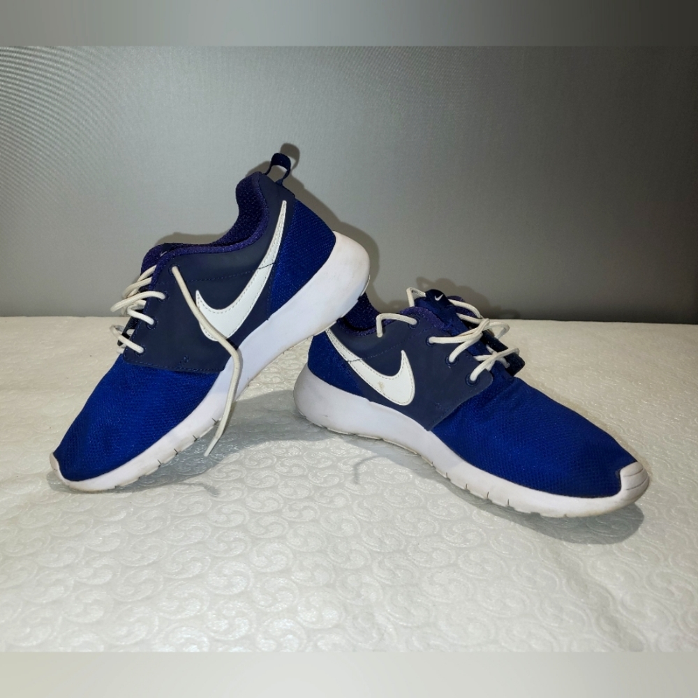 Youth Nike Roshe One Athletic Shoes